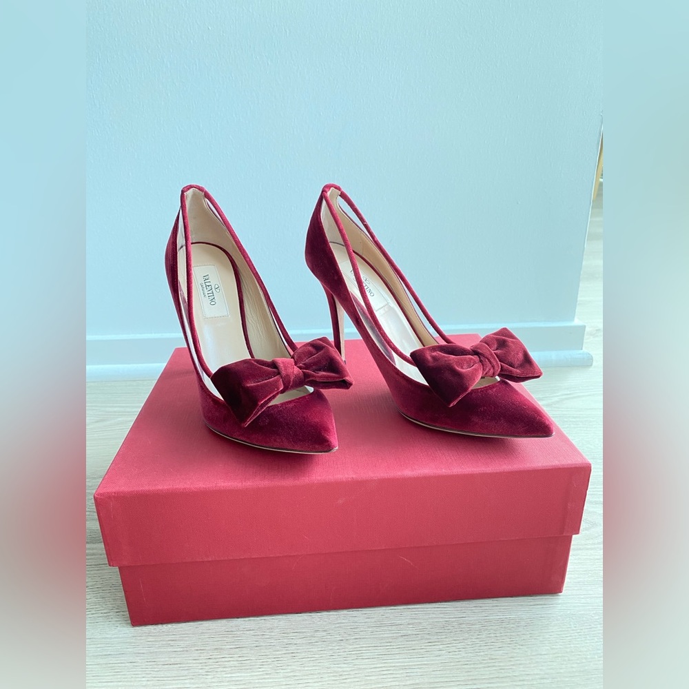 Valentino Garavani. Size 6.5. New in Box